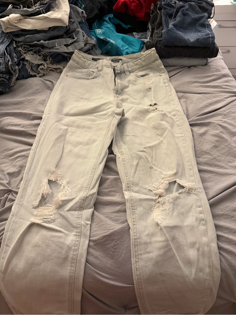 Women’s Distressed Light Gray Jeans - Casual Ripped Style